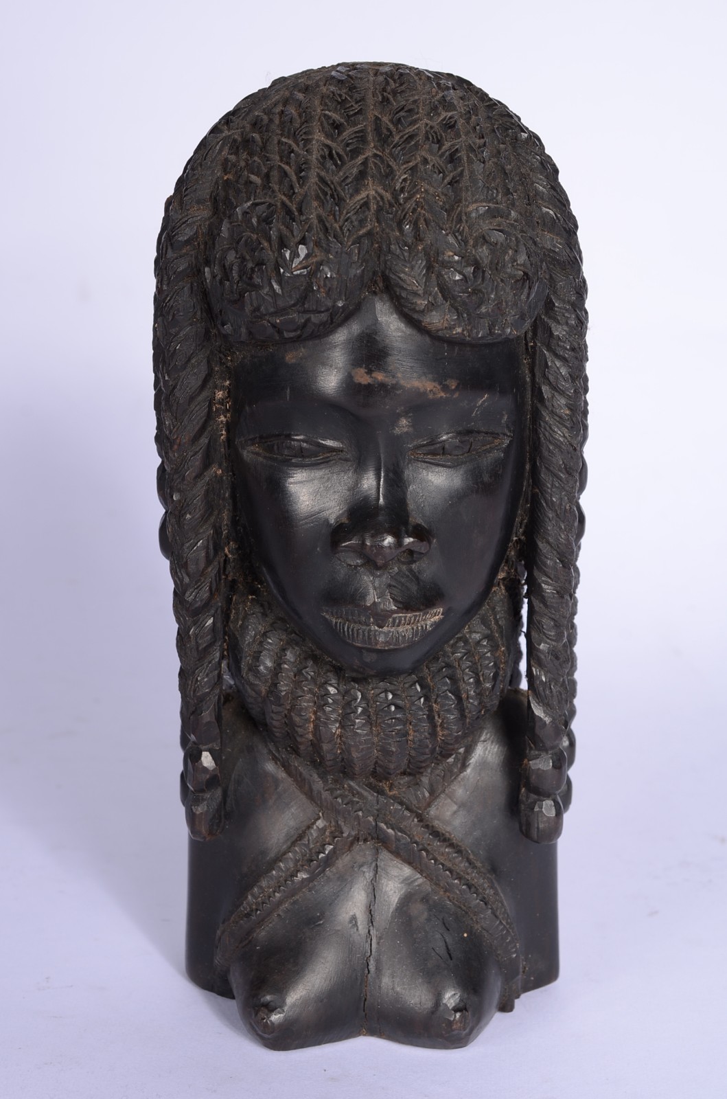 Escultura em ébano representando figura feminina africana. - foto 1 de 7