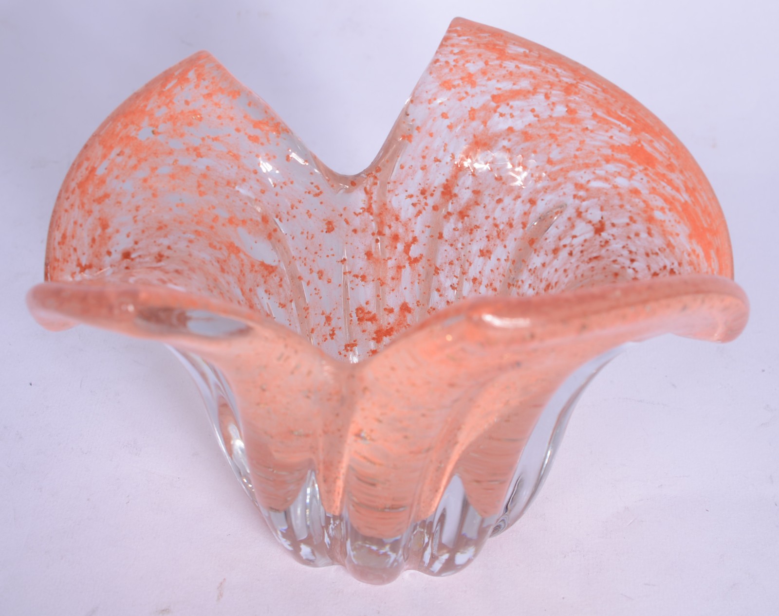 Bowl de vidro decorativo na cor laranja com pó de ouro, borda... - foto 2 de 6