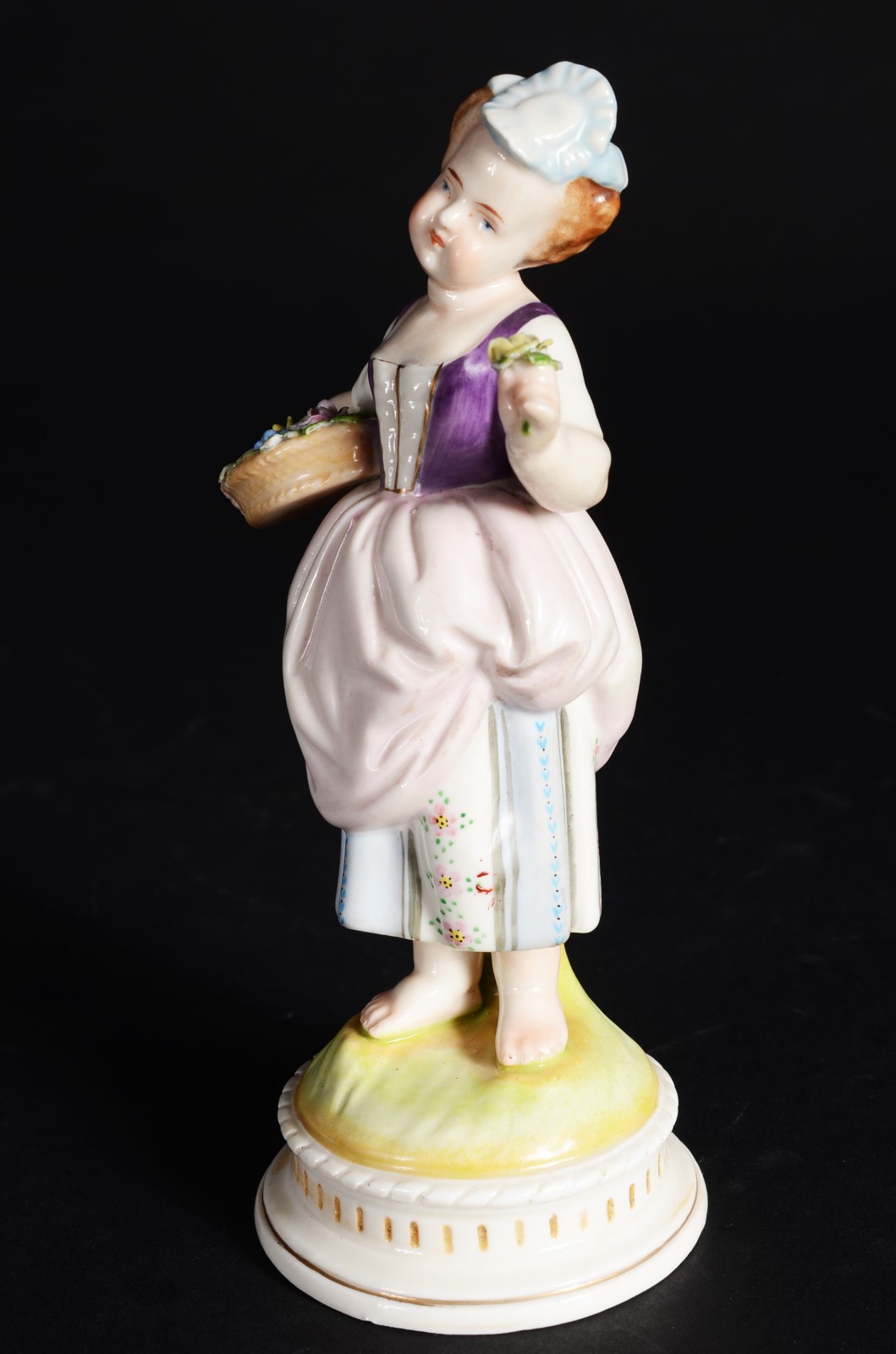 Escultura de porcelana italiana Capo di Monti representando menina... - foto 2 de 9