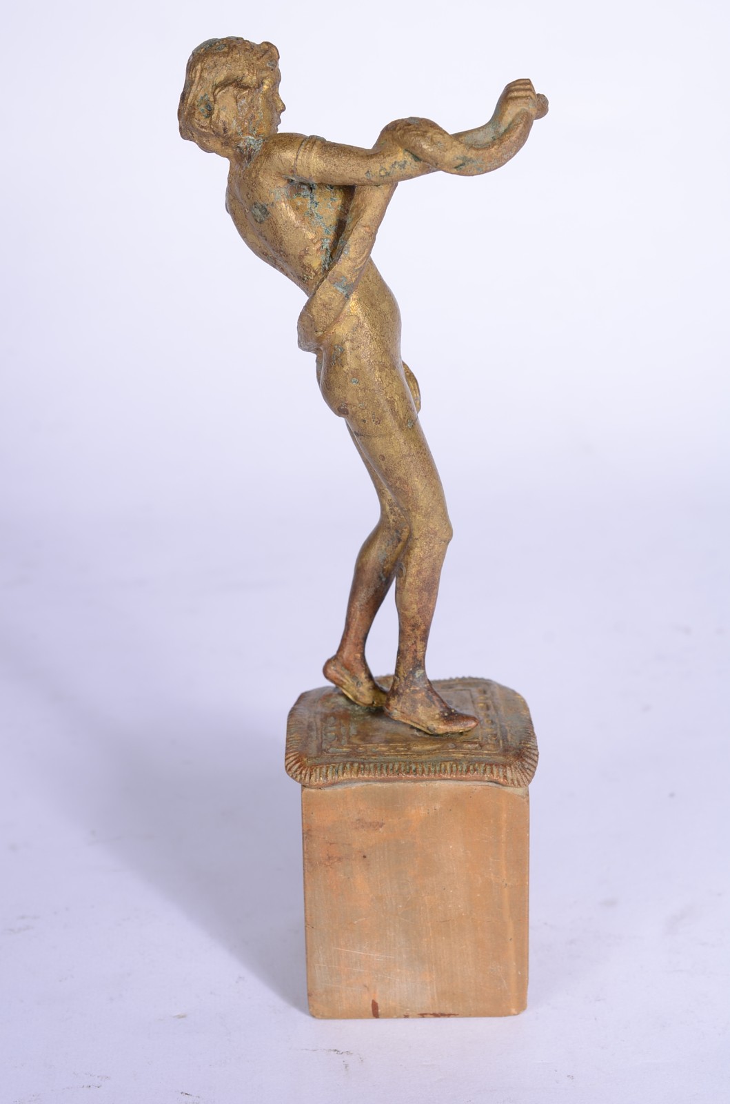 Escultura de bronze representando mulher com serpente, assinada... - foto 5 de 7