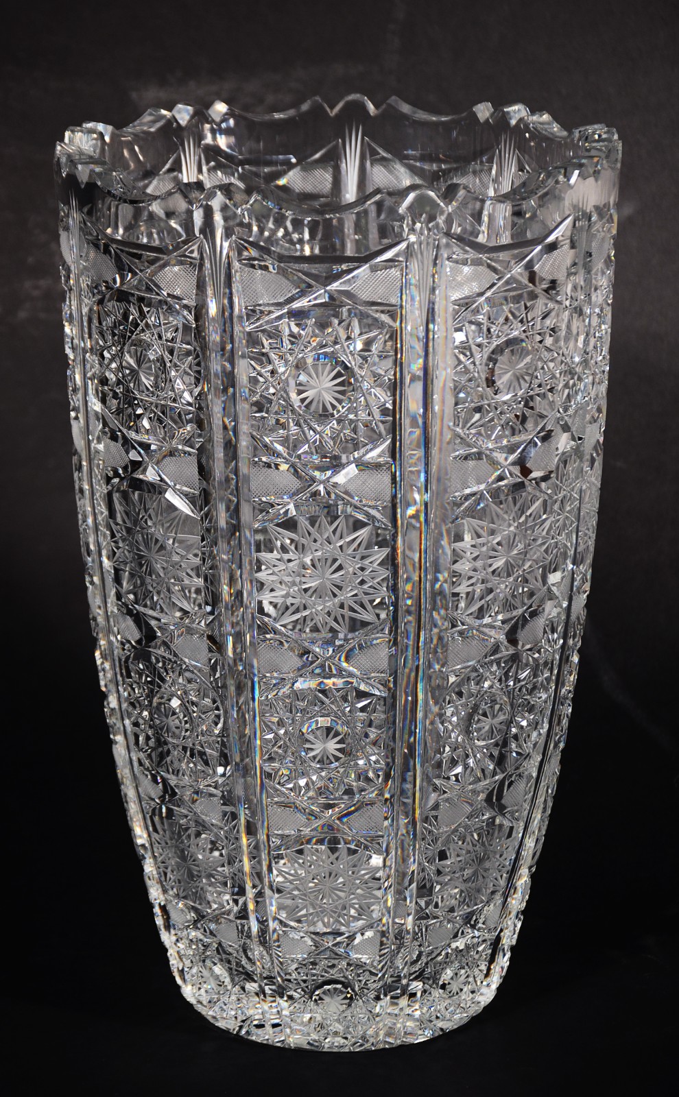 Vaso de cristal tcheco lapidado, borda recortada. - foto 1 de 4