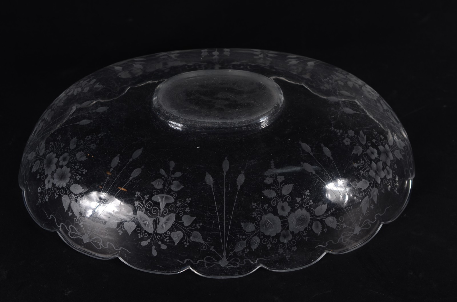 Duas peças de cristal, sendo: vaso de flores (lascado na borda) e... - foto 11 de 11