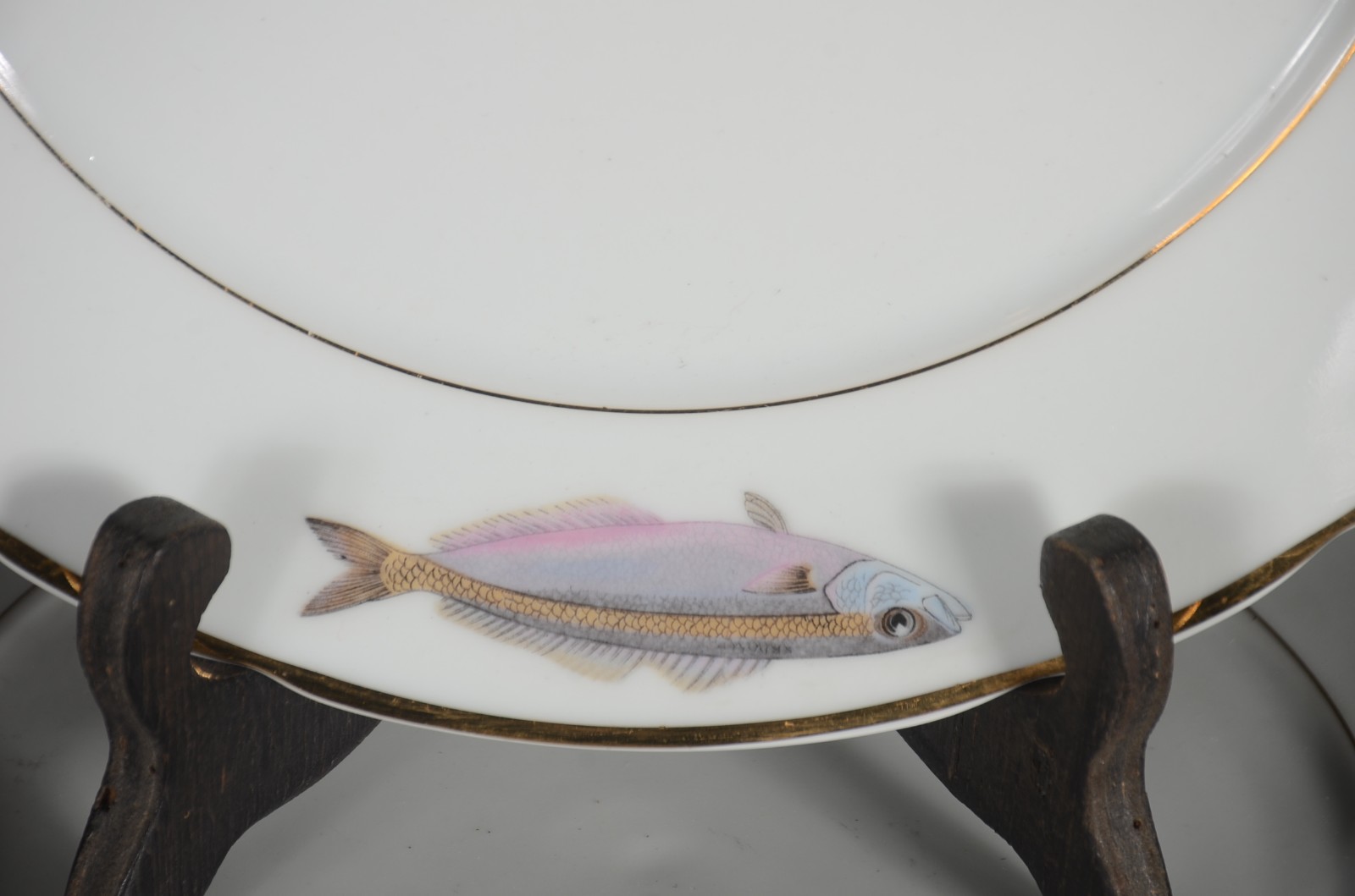 Serviço para peixe de porcelana Real, decorados com figuras em... - foto 3 de 10