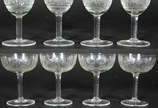 Serviço de cristal lapidado composto de :  9 ta... - Serviço de cristal lapidado composto de :  9 taças para licor , 11 para vinho de porto, 11 para vinho branco,  12 para vinho tinto, 11 para cham...
