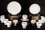 Wolff (1894),  - Aparelho de jantar e chá de porcelana branca com friso dourado, composto de: 12 pratos rasos, 12 pratos fundos e 12 xícaras de chá com pires. Total: 3