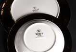 Wolff (1894),  - Aparelho de jantar e chá de porcelana branca com friso dourado, composto de: 12 pratos rasos, 12 pratos fundos e 12 xícaras de chá com pires. Total: 3