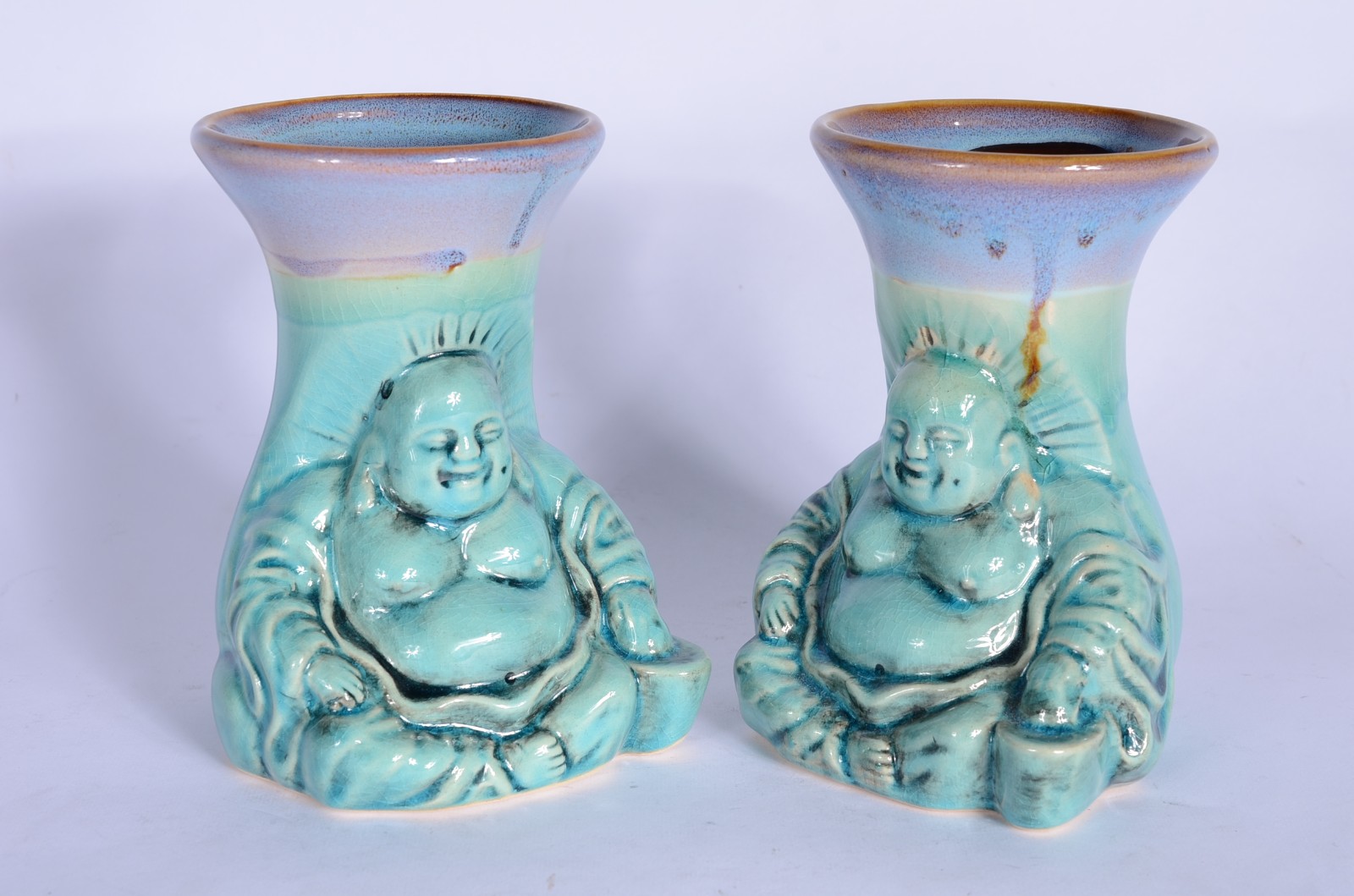 Dois vasos de cerâmica azul com figura de Buda em relevo. - foto 1 de 7
