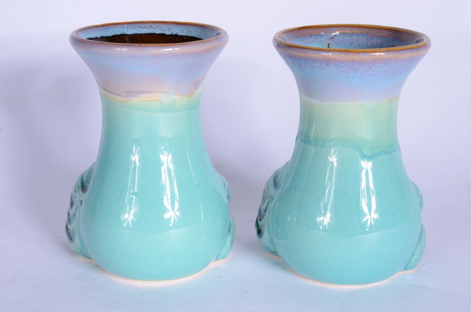 Dois vasos de cerâmica azul com figura de Buda em relevo. - foto 6 de 7