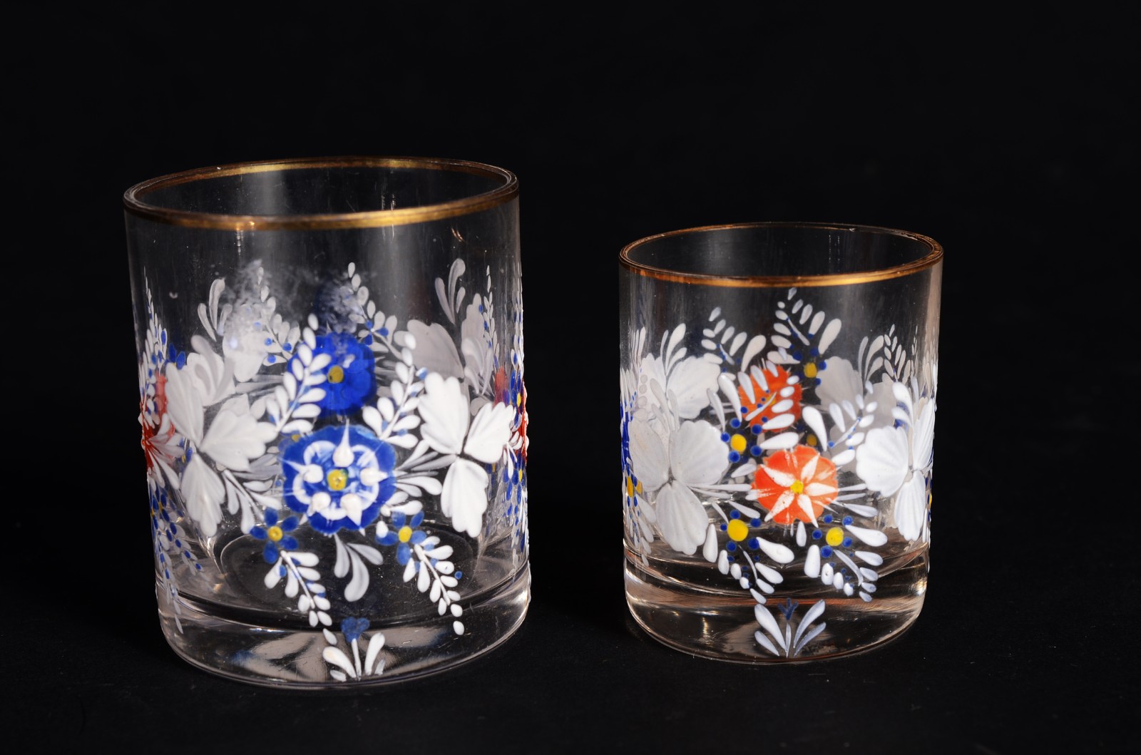 Conjunto para licor de vidro com flores esmaltadas em policromia... - foto 5 de 11
