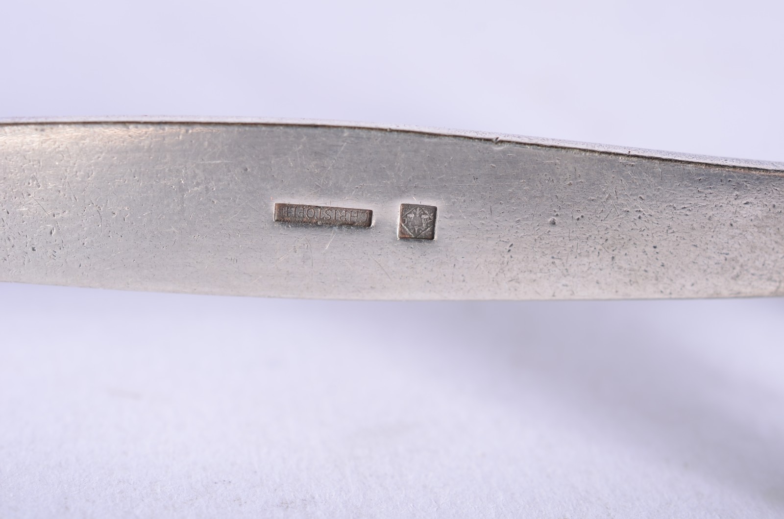 Diversas peças de metal prateado, sendo: tinteiro com 2 recipientes... - foto 10 de 10