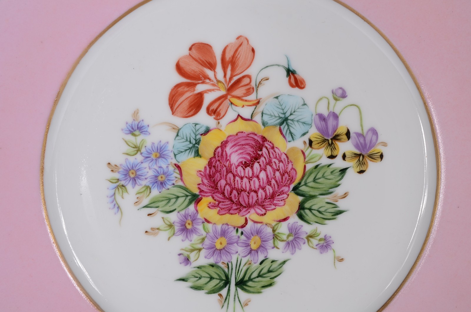 Parte de serviço de porcelana Mauá, composto de: 6 pratos rasos, 6... - foto 2 de 8