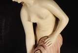 Escultura de estuque policromado representando ... - Escultura de estuque policromado representando figura feminina.