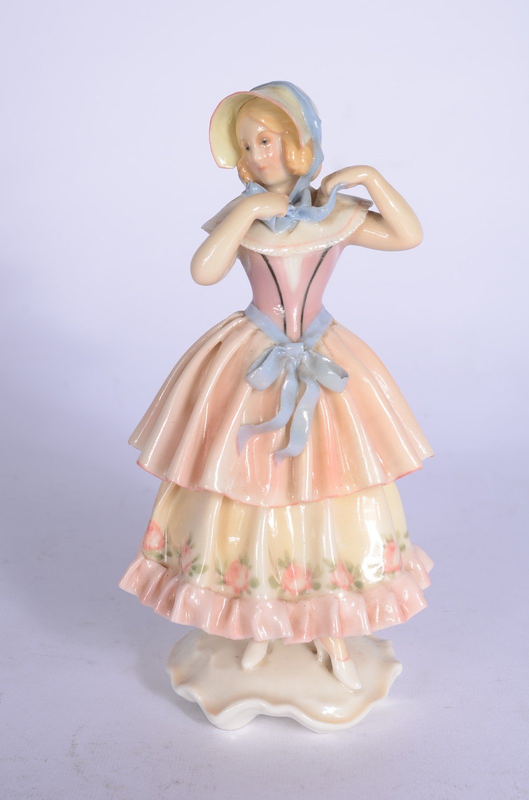 Estatueta de porcelana policromada alemã ENS representando camponesa... - foto 3 de 7