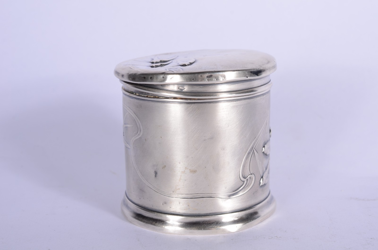 Caixa de prata contrastada, pássaros em relevo. Com amassados. Peso... - foto 3 de 10