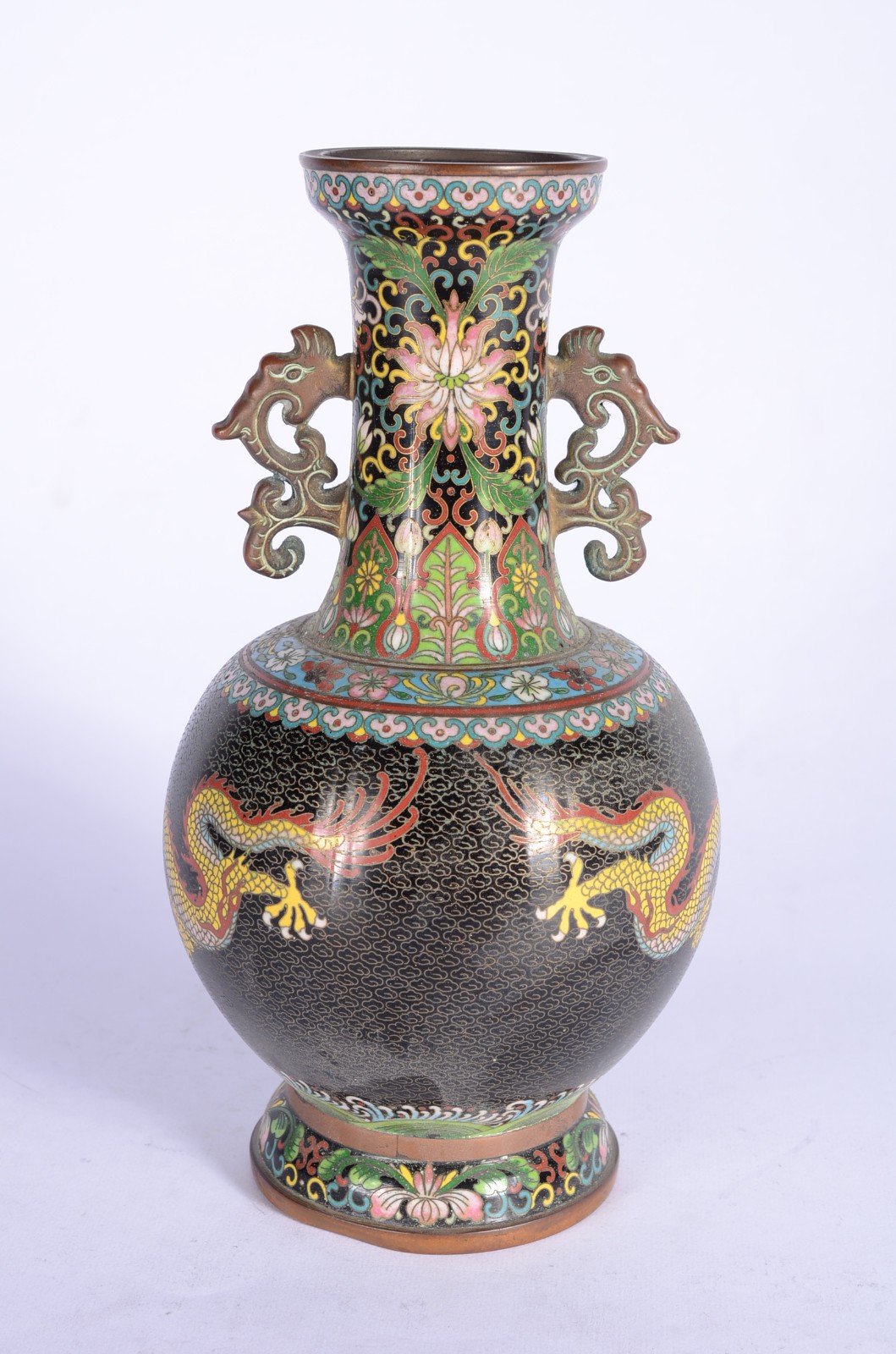 Vaso de cloisonné chines decorado com figuras de dragões em... - foto 1 de 10