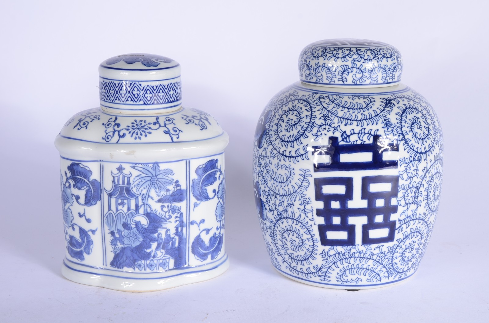 Dois potiches de porcelana decorados com motivos orientais em azul e... - foto 1 de 8
