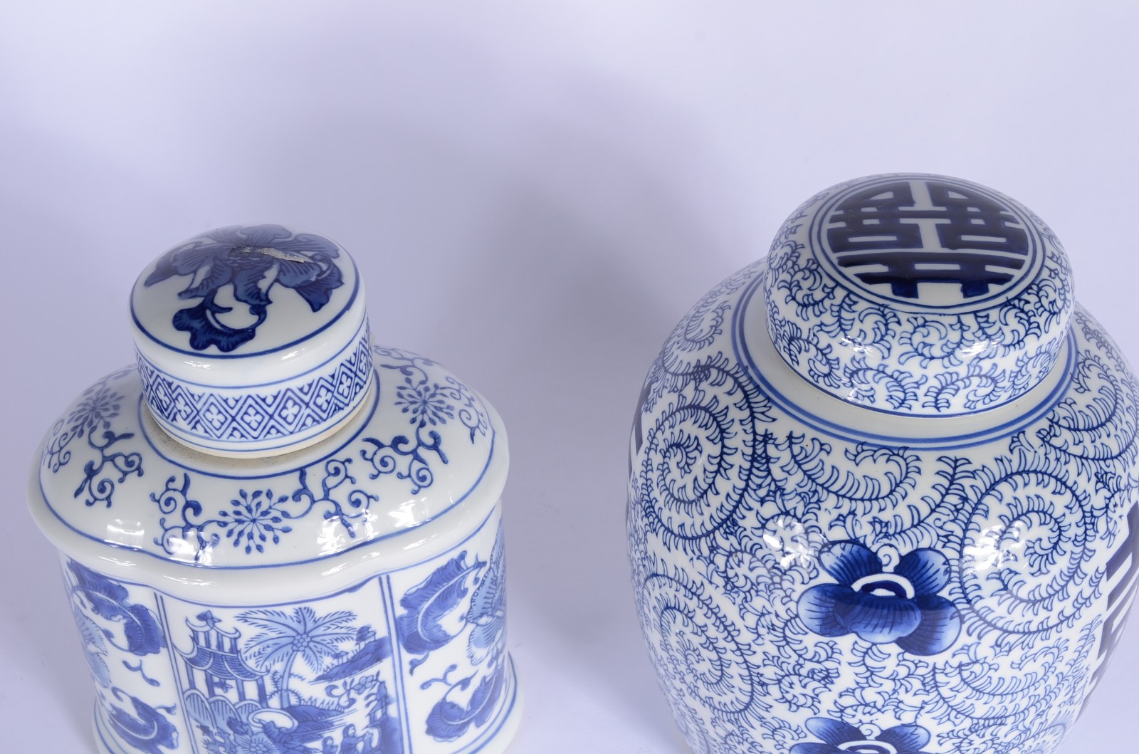 Dois potiches de porcelana decorados com motivos orientais em azul e... - foto 6 de 8