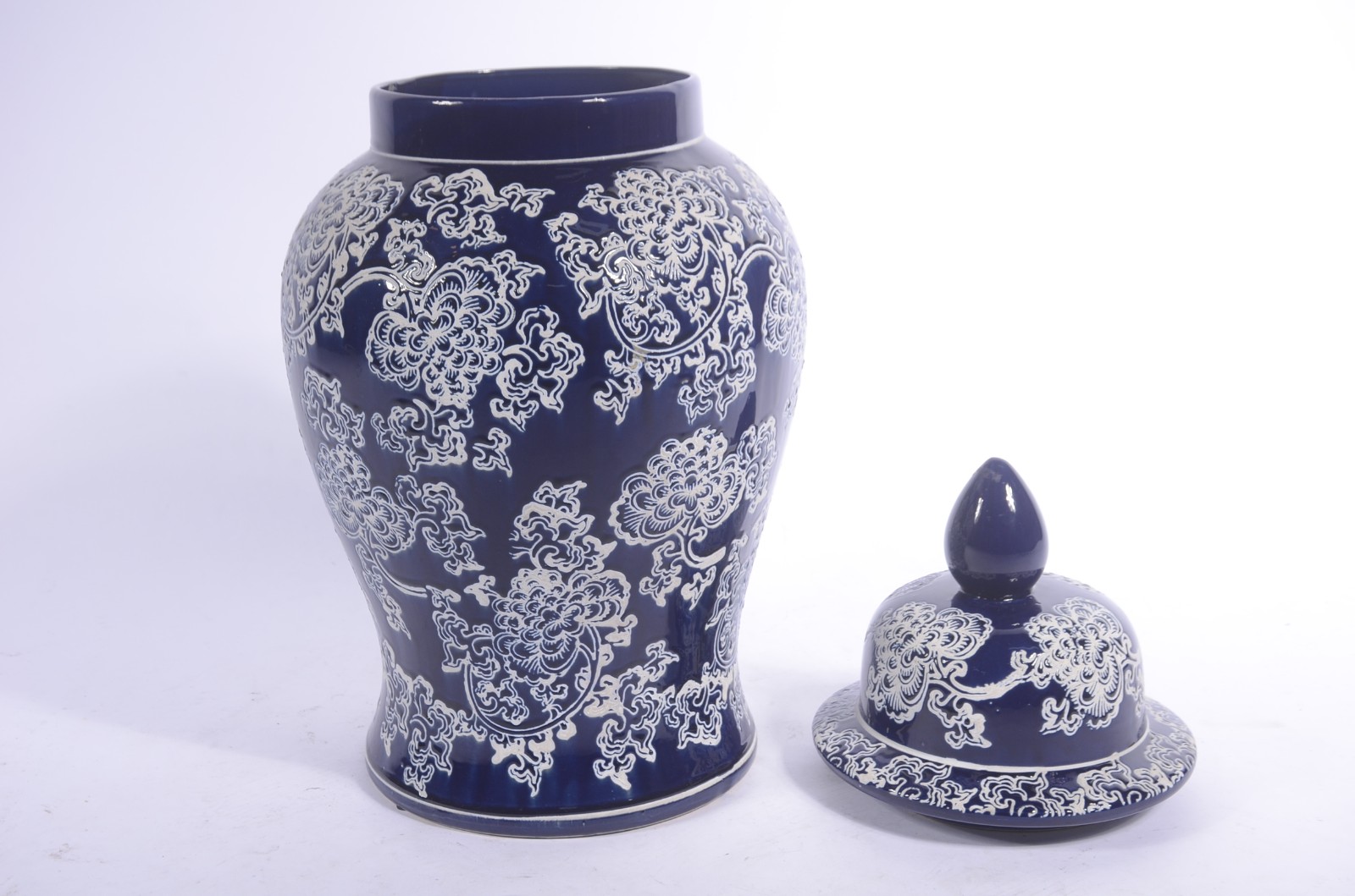 Potiche decorativo de porcelana azul e branca. - foto 5 de 8