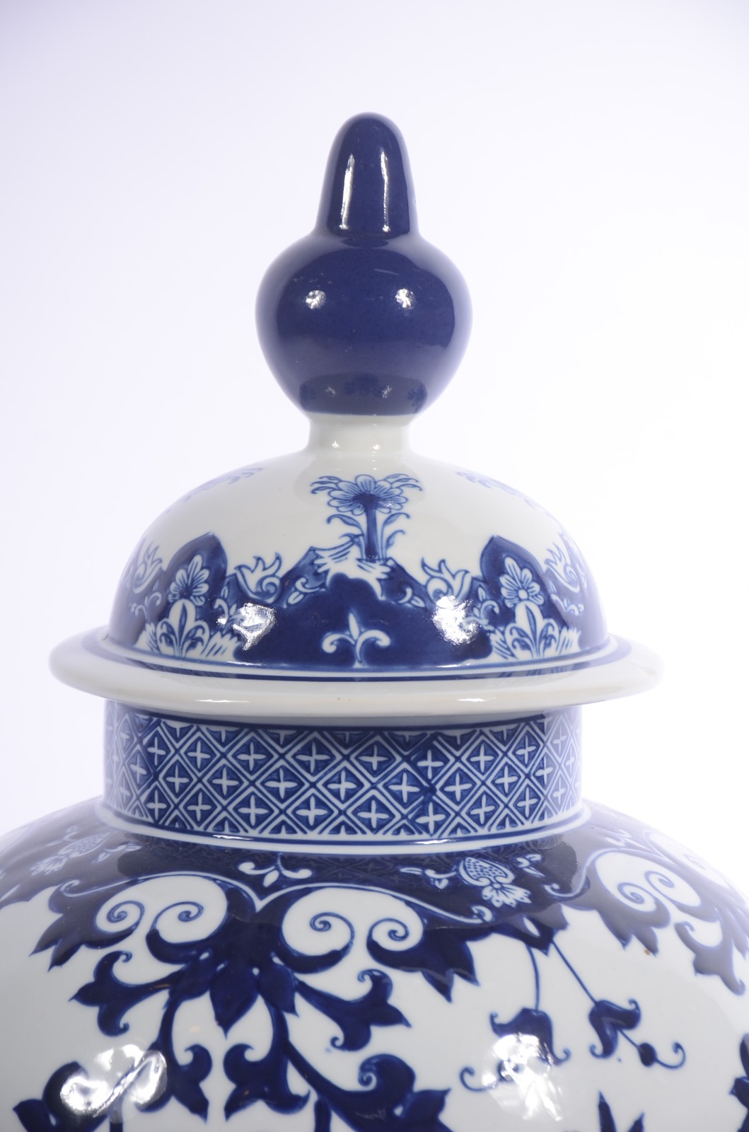 Potiche decorativo de porcelana azul e branca. - foto 3 de 8