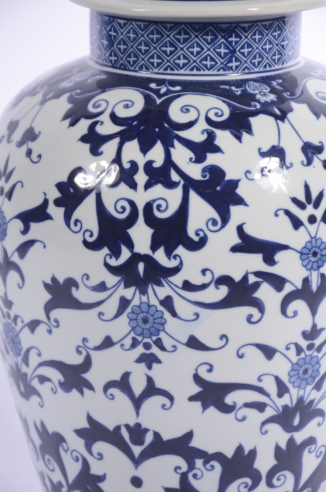 Potiche decorativo de porcelana azul e branca. - foto 4 de 8
