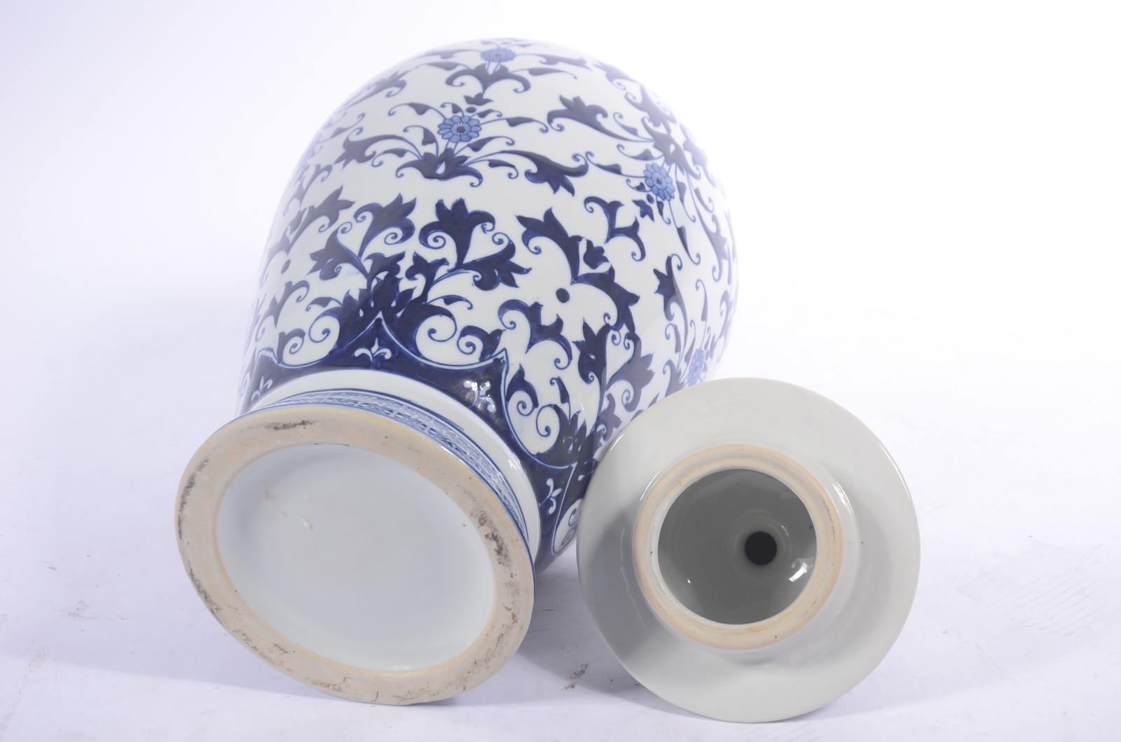 Potiche decorativo de porcelana azul e branca. - foto 8 de 8