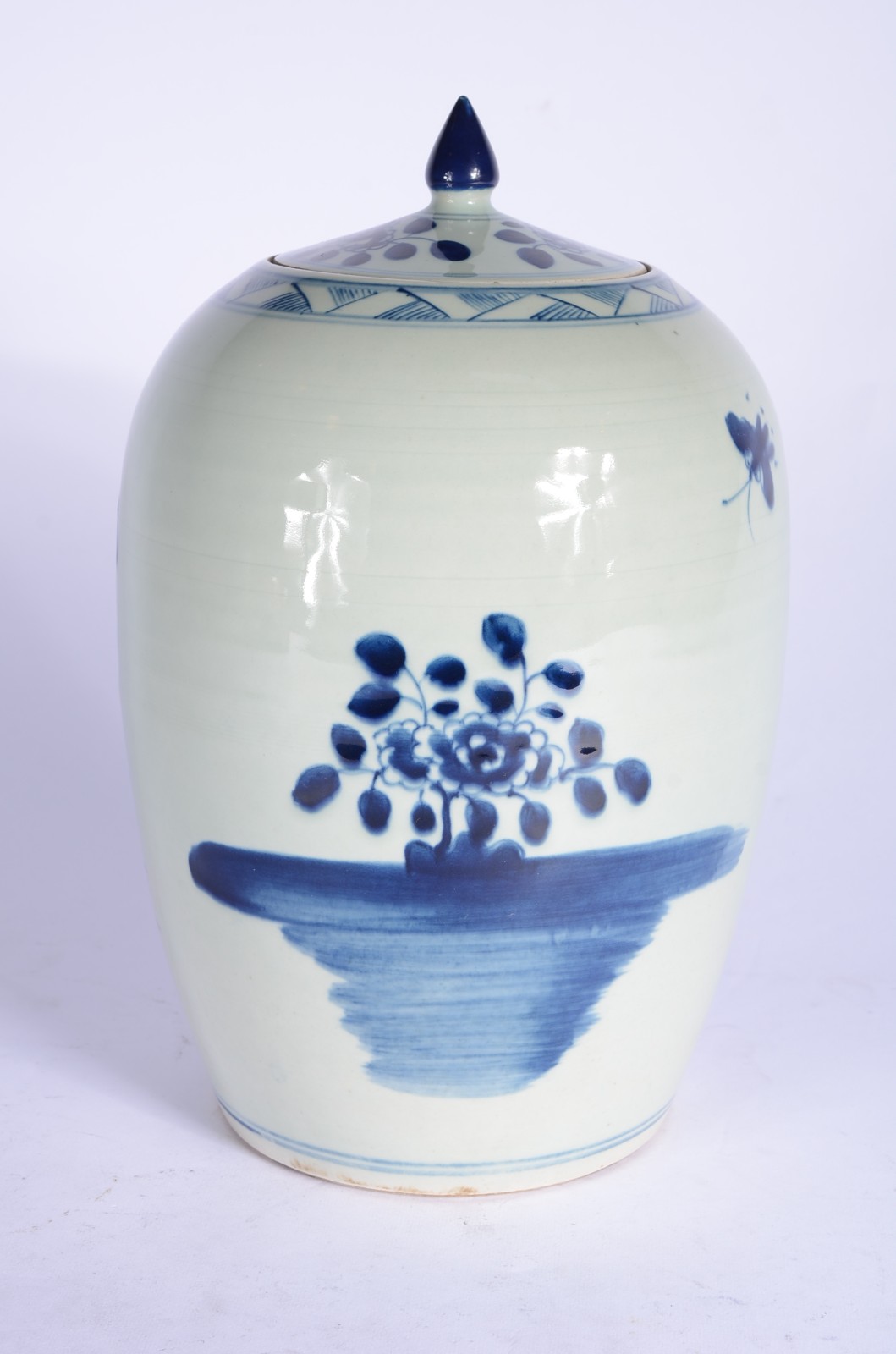 Duas peças de porcelana oriental decoradas em azul e branco, sendo... - foto 7 de 10