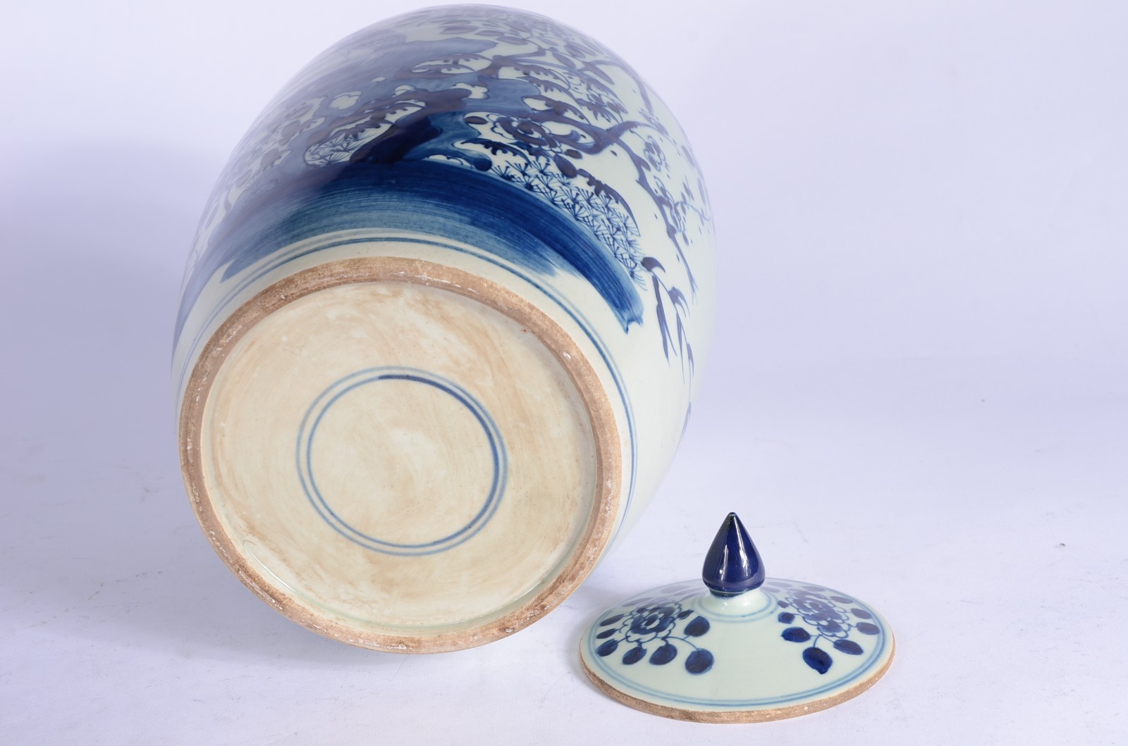 Duas peças de porcelana oriental decoradas em azul e branco, sendo... - foto 10 de 10