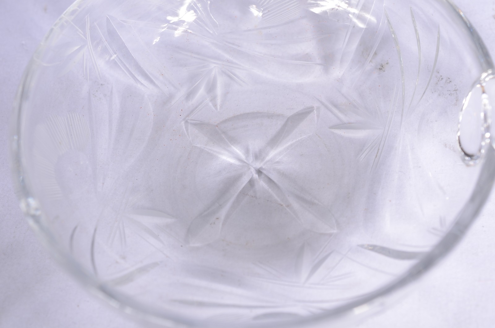 Diversas peças de vidro/cristal, sendo: 12 taças lapidadas para... - foto 3 de 11