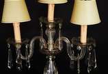 Abatjour de cristal na forma de candelabro para... - Abatjour de cristal na forma de candelabro para 3 luzes, pingentes lapidados.