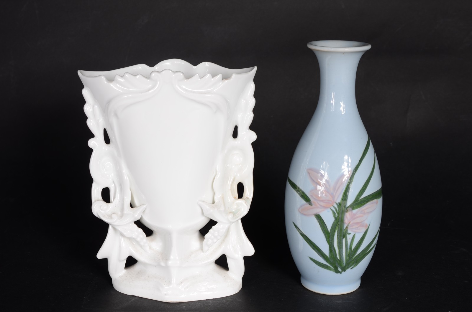 Cinco peças diversas, sendo: bomboniere de porcelana Bavaria... - foto 3 de 11