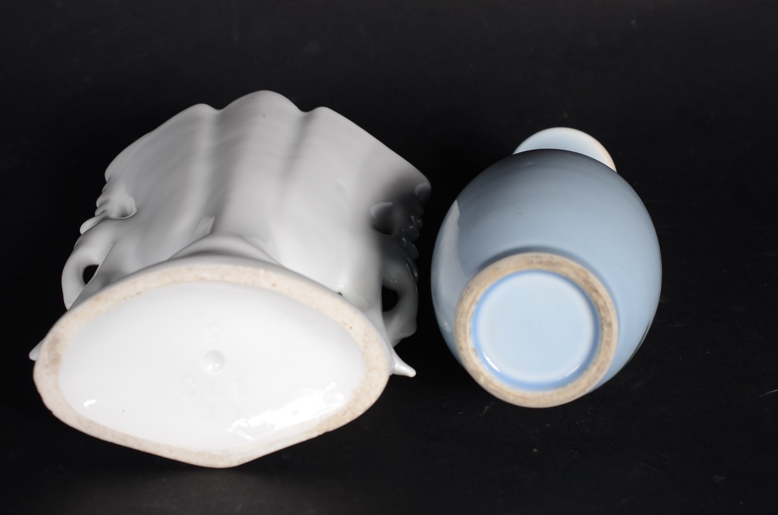 Cinco peças diversas, sendo: bomboniere de porcelana Bavaria... - foto 4 de 11