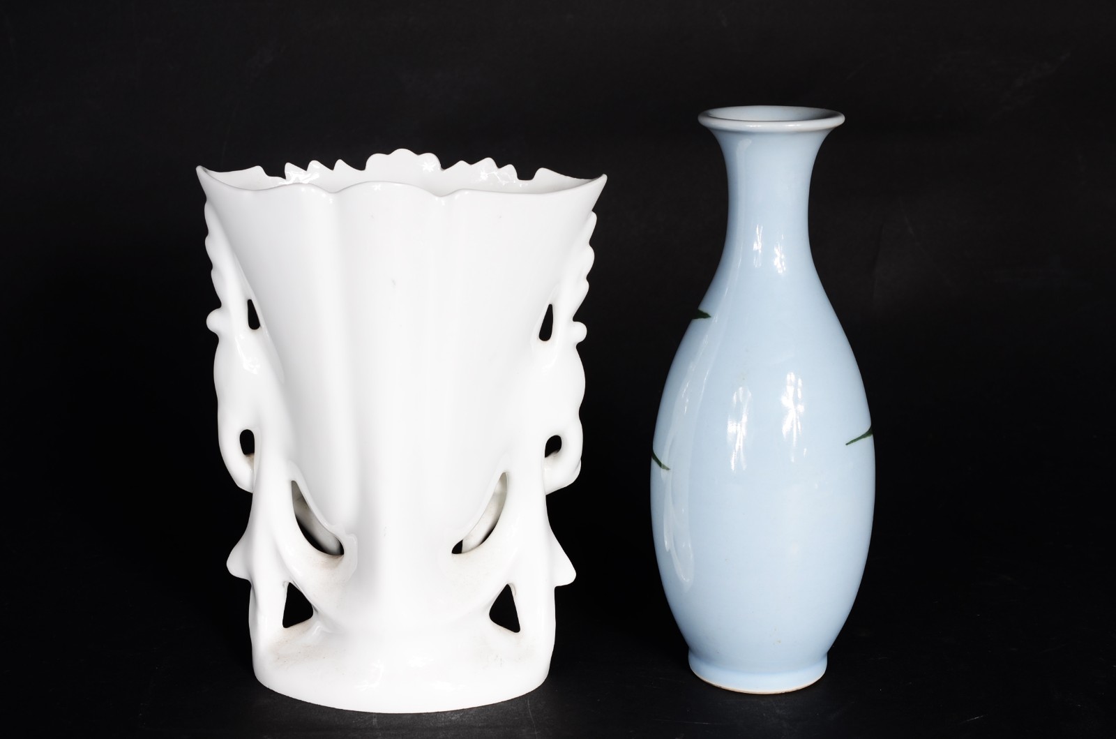 Cinco peças diversas, sendo: bomboniere de porcelana Bavaria... - foto 6 de 11