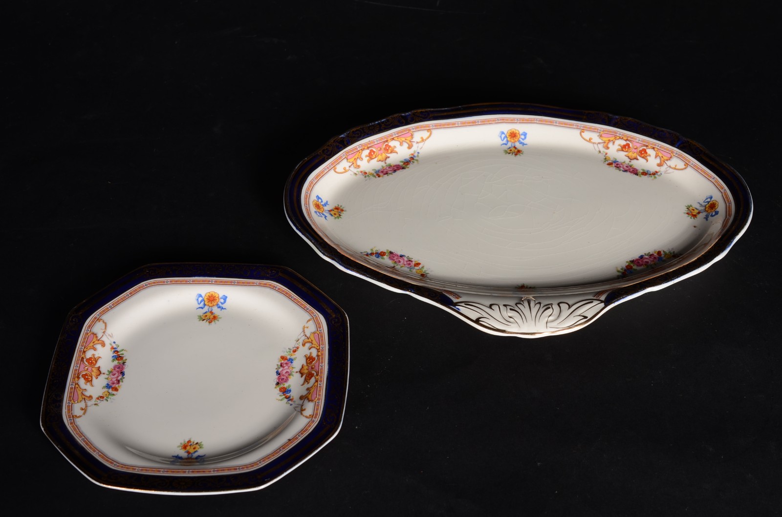 Cinco peças diversas, sendo: bomboniere de porcelana Bavaria... - foto 10 de 11