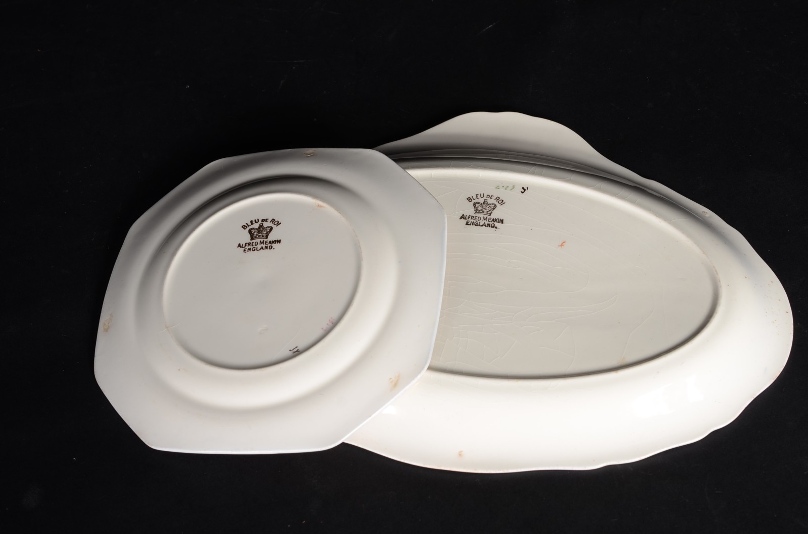 Cinco peças diversas, sendo: bomboniere de porcelana Bavaria... - foto 11 de 11