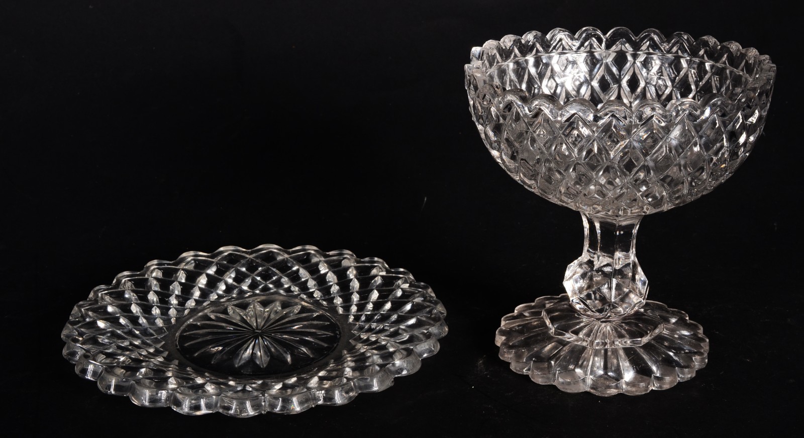 Quatro peças diversas de cristal, sendo: compoteira com presentoir... - foto 2 de 10