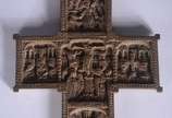 Quatro peças sacras diversas, sendo: crucifixo ... - Quatro peças sacras diversas, sendo: crucifixo de bronze com figura de Cristo; placa de mármore com figura de Cristo; busto de Cristo com suport...