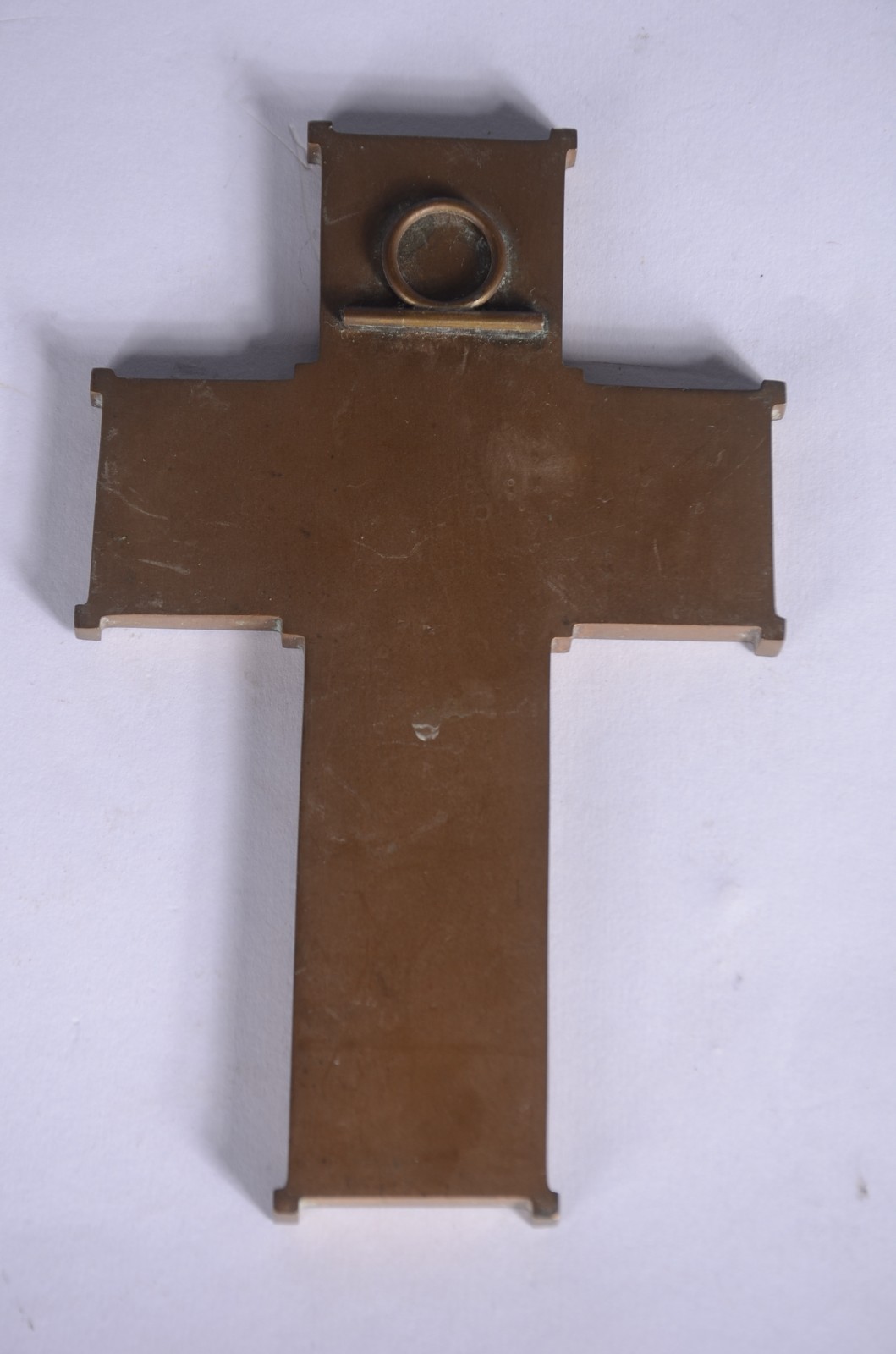 Quatro peças sacras diversas, sendo: crucifixo de bronze com figura... - foto 9 de 11