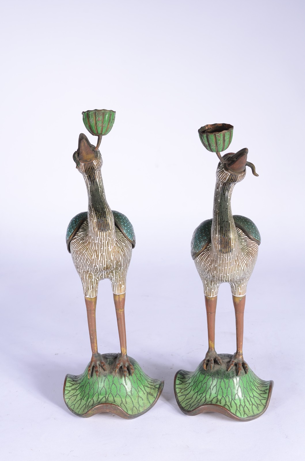 Par de castiçais na forma de aves de cloisonné chines policromado... - foto 4 de 6