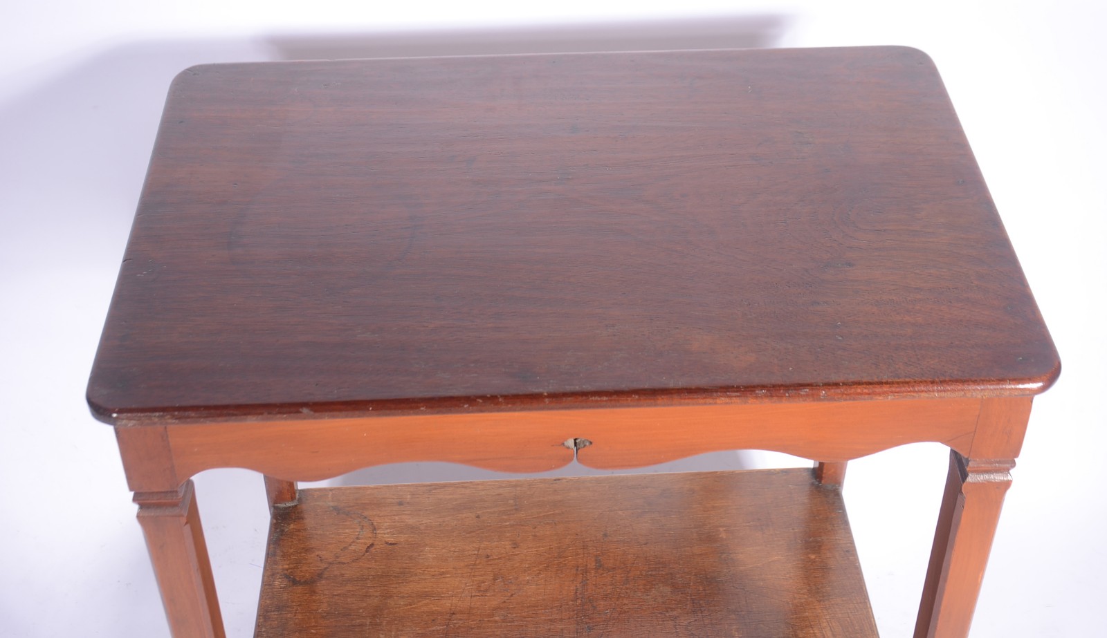 Mesa auxiliar de madeira nobre, tampo retangular apoiado em 4 pernas... - foto 3 de 9