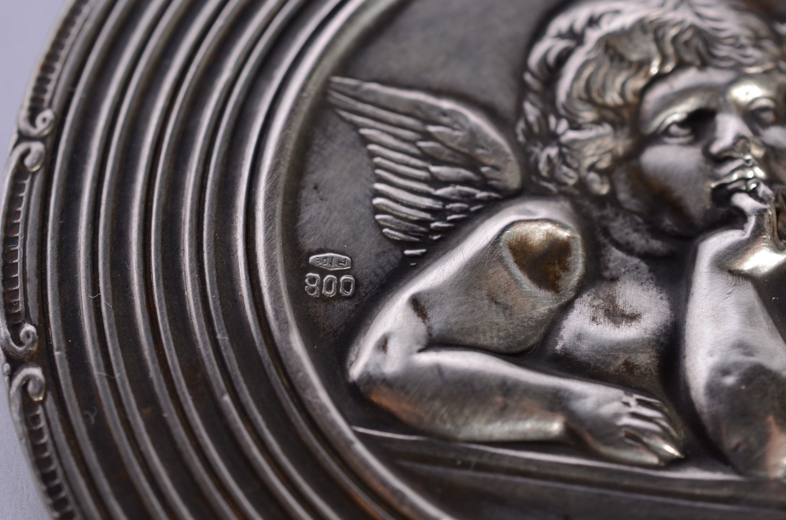 Diversas peças de prata, sendo: medalha com figura de anjo... - foto 6 de 10