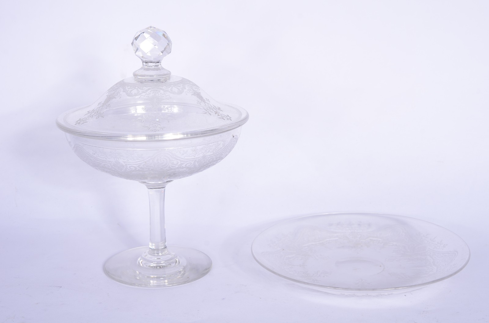 Compoteira com presentoir de cristal frances com guirlandas lavradas... - foto 2 de 8