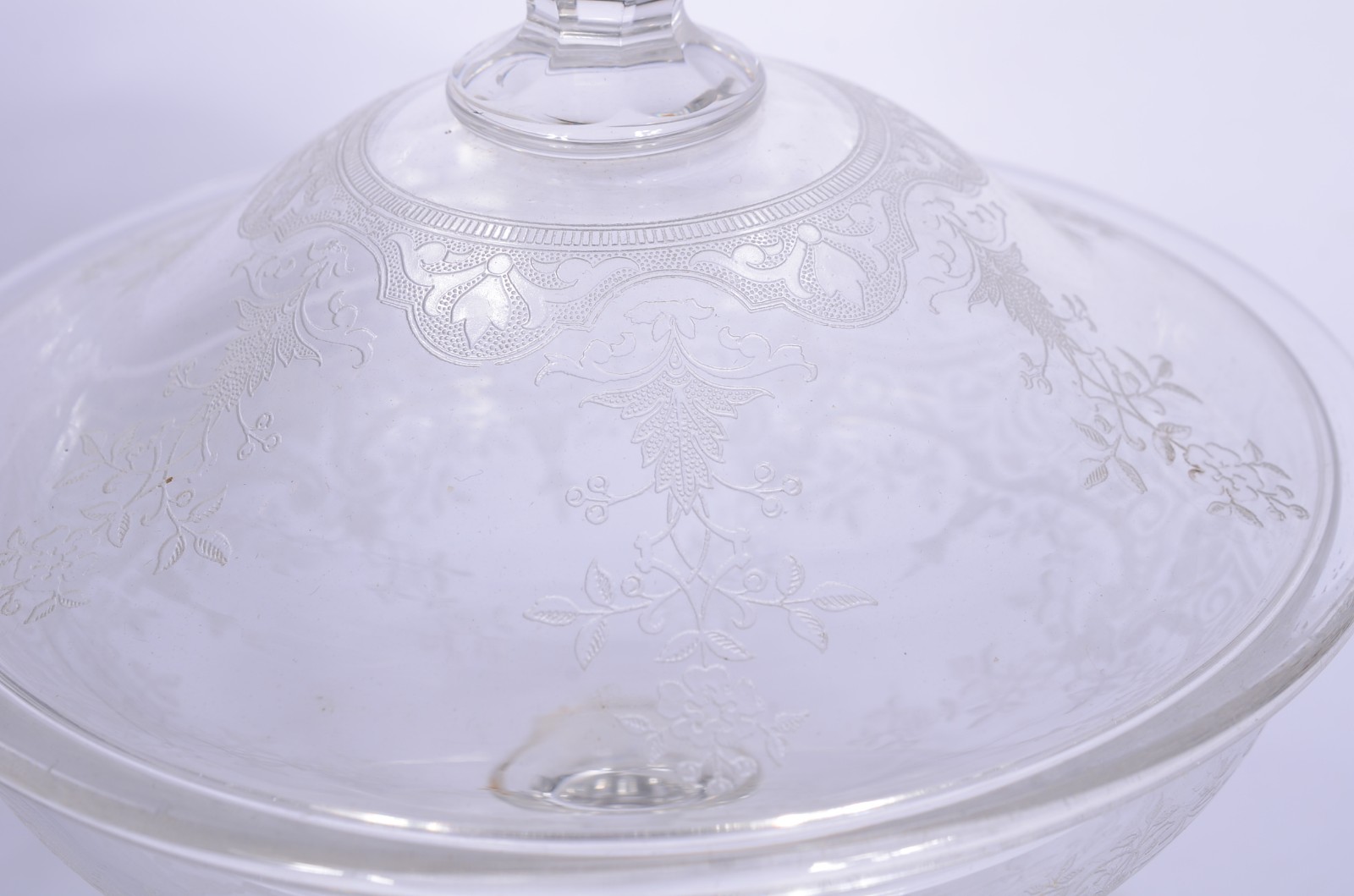Compoteira com presentoir de cristal frances com guirlandas lavradas... - foto 4 de 8
