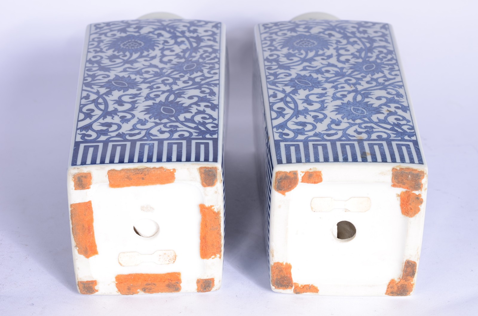 Par de vasos de porcelana azul e branca. - foto 8 de 8