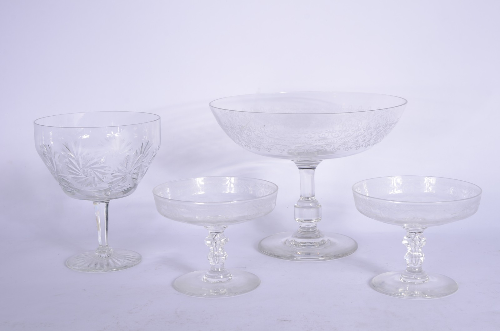 Quatro fruteiras de cristal europeu, diversos modelos. - foto 1 de 10