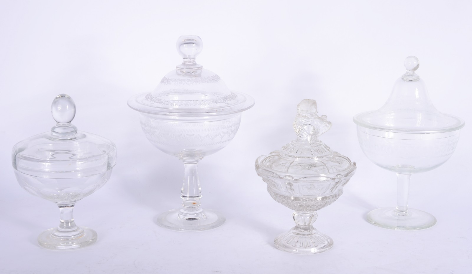 Quatro compoteiras de vidro/cristal diversos modelos. A maior com... - foto 1 de 11