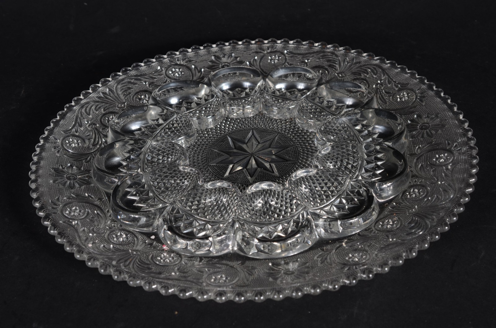 Três pratos diversos de cristal para sobremesa e petiscos. Um deles... - foto 2 de 8