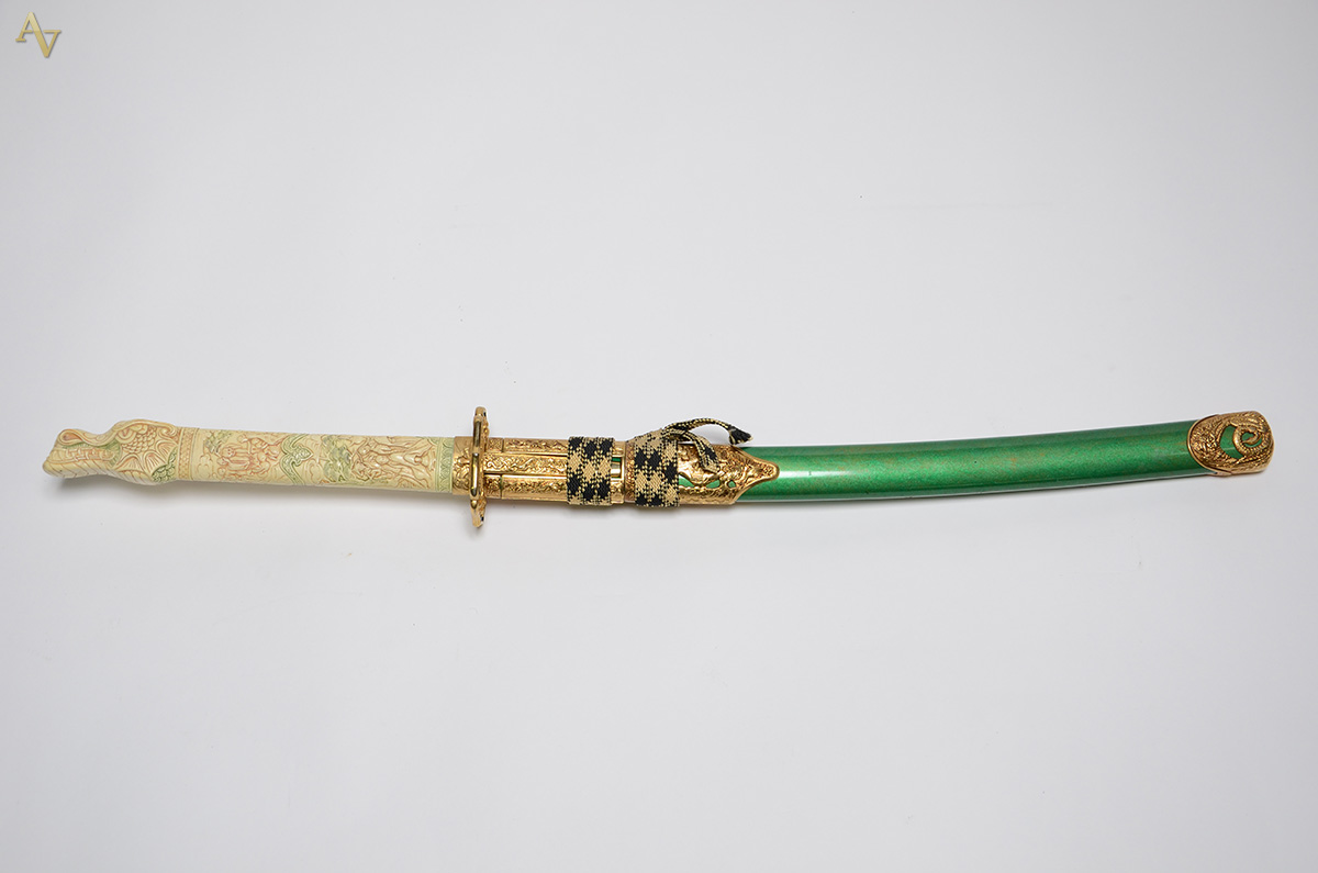 Espada samurai (KATANA) na cor verde com empunhadura de acrílico... - foto 1 de 4