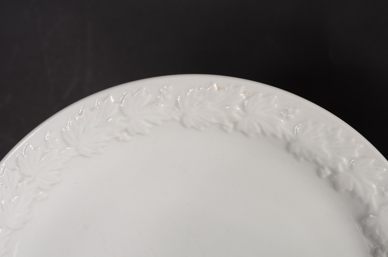 Aparelho de jantar de porcelana Saler branca, borda decorada com uvas... - foto 4 de 6