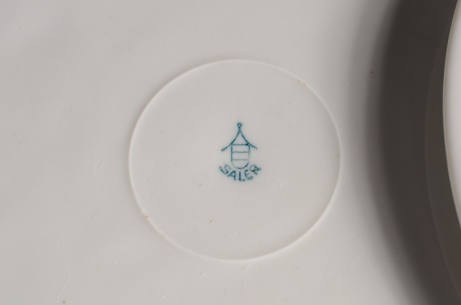 Aparelho de jantar de porcelana Saler branca, borda decorada com uvas... - foto 6 de 6