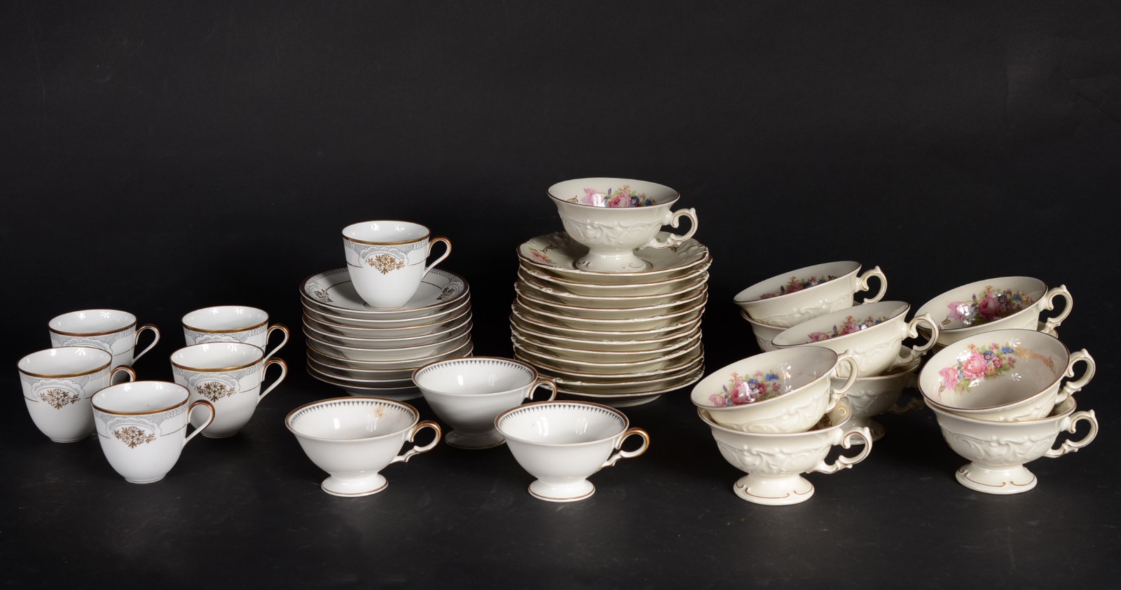 Conjunto com 9 xícaras de café com pires de porcelana alemã Edelstein... - foto 1 de 8